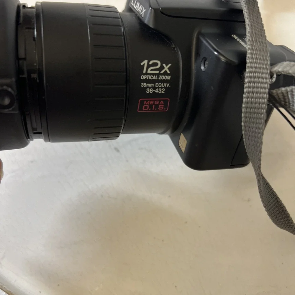 Panasonic Lumix DMC-FZ5 Digital Camera 12x Zoom & Charger Tested